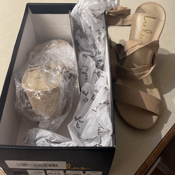 Beautiful suede nude heel with ties - Picture 3 of 4